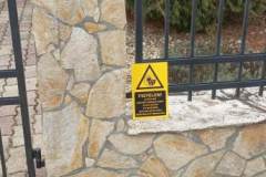 Figyelmeztető tábla.